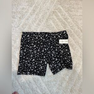 2 pack  NWT bike shorts with pockets